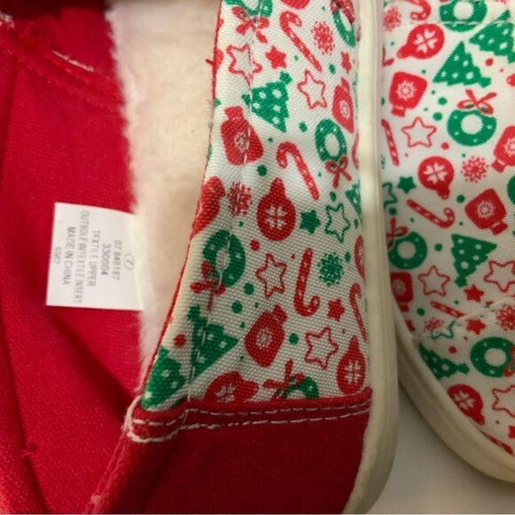 TOMMY BAHAMA FOOTWEAR SHOES FLATS CHRISTMAS EDITION WREATHS TREES CANDY CANES 7 - Picture 9 of 11